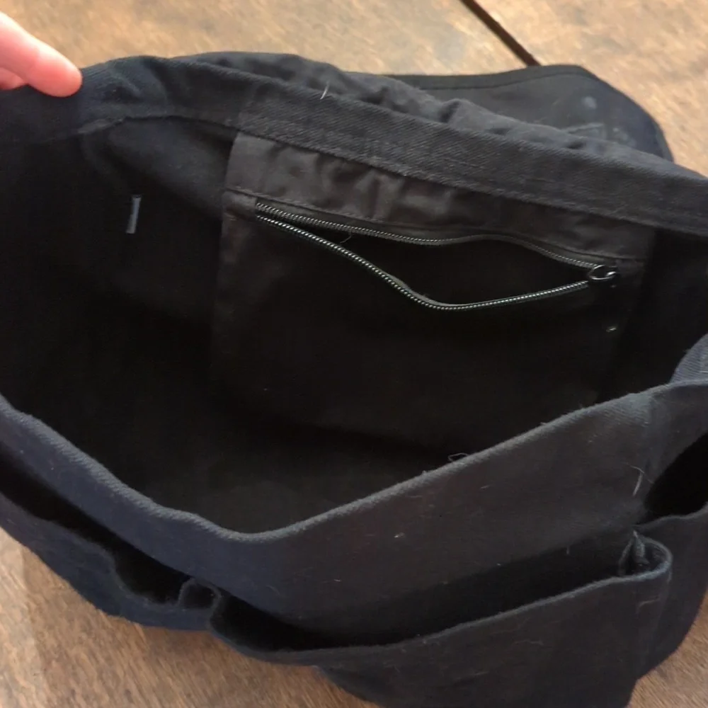 sweetbriar black messenger